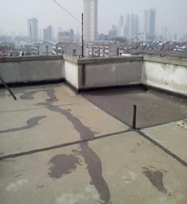 岳塘漏水维修 楼顶漏水是什么原因，楼顶漏水维修方法是什么?